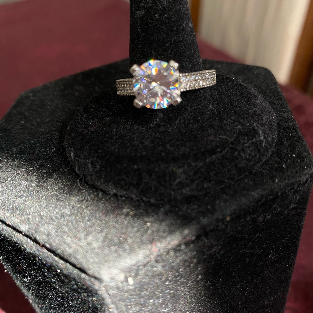 BEAUTIFUL BELLA LUCE RING - Picture 2 of 10